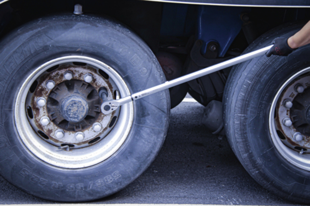 Cheie dinamometrica cu cap reversibil 3/4" - 150-750Nm BGS Technic 2807 Cheie dinamometrica cu cap reversibil 3/4" - 150-750Nm BGS Technic 2807