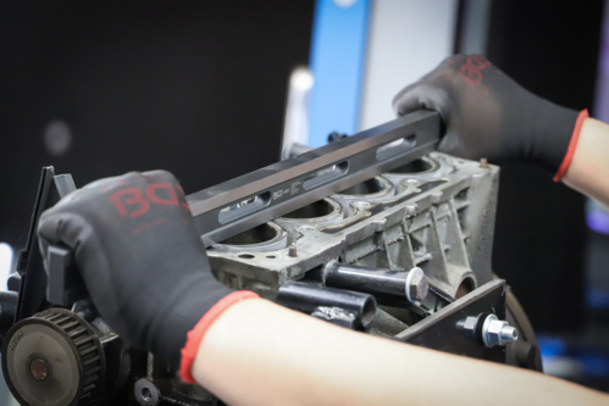 Rigla pentru verificare planeitate bloc motor /chiuloasa / suprafete de etansare 600 mm BGS Technic 8397 Rigla pentru verificare planeitate bloc motor /chiuloasa / suprafete de etansare 600 mm BGS Technic 8397