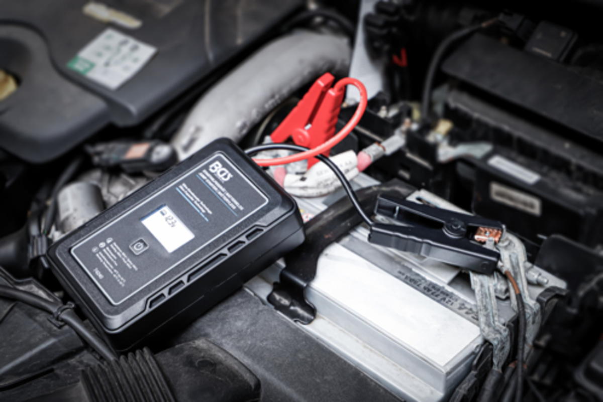 Robot de pornire auto cu tehnologie Ultra Condensator 12 V / 300 A / 600 A BGS Technic 74240 Robot de pornire auto cu tehnologie Ultra Condensator 12 V / 300 A / 600 A BGS Technic 74240