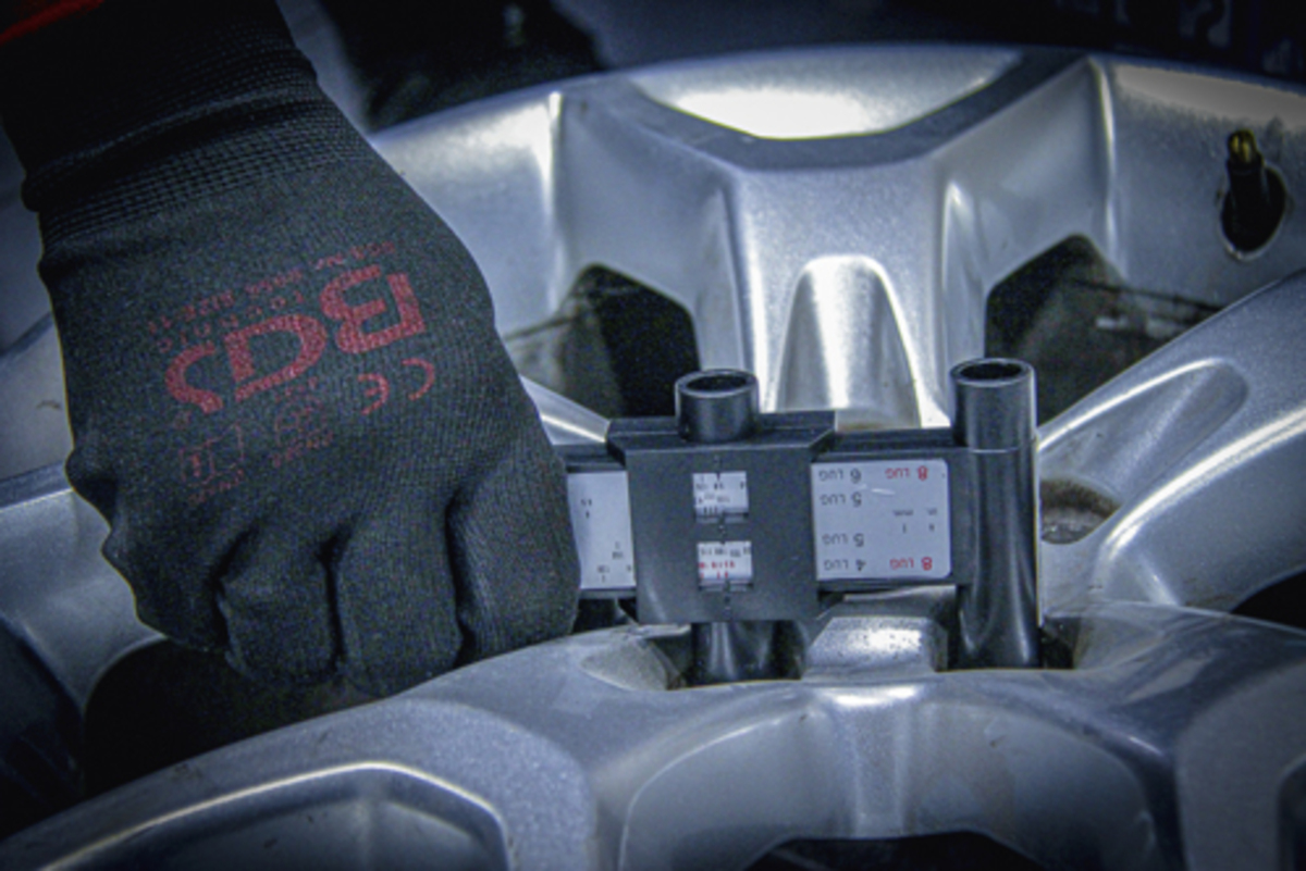 Subler pentru masurat distanta dintre gauri la jante BGS Technic 8367 