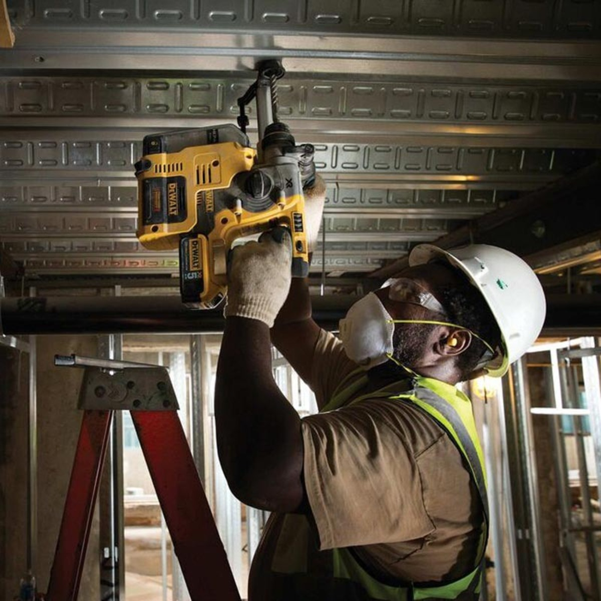 Ciocan rotopercutor cu 2 acumulatori 5.0Ah XR 18V DeWalt DCH273P2-QW