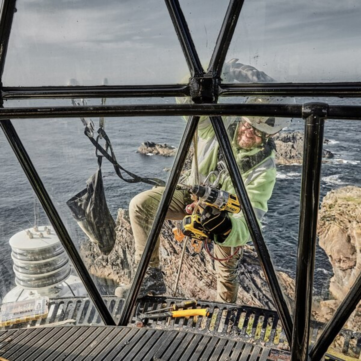 Masina de gaurit si insurubat cu percutie DeWalt DCD996P2-QW - 18V - 5Ah / 95Nm x 2 acumulatori Masina de gaurit si insurubat cu percutie DeWalt DCD996P2-QW - 18V - 5Ah / 95Nm x 2 acumulatori