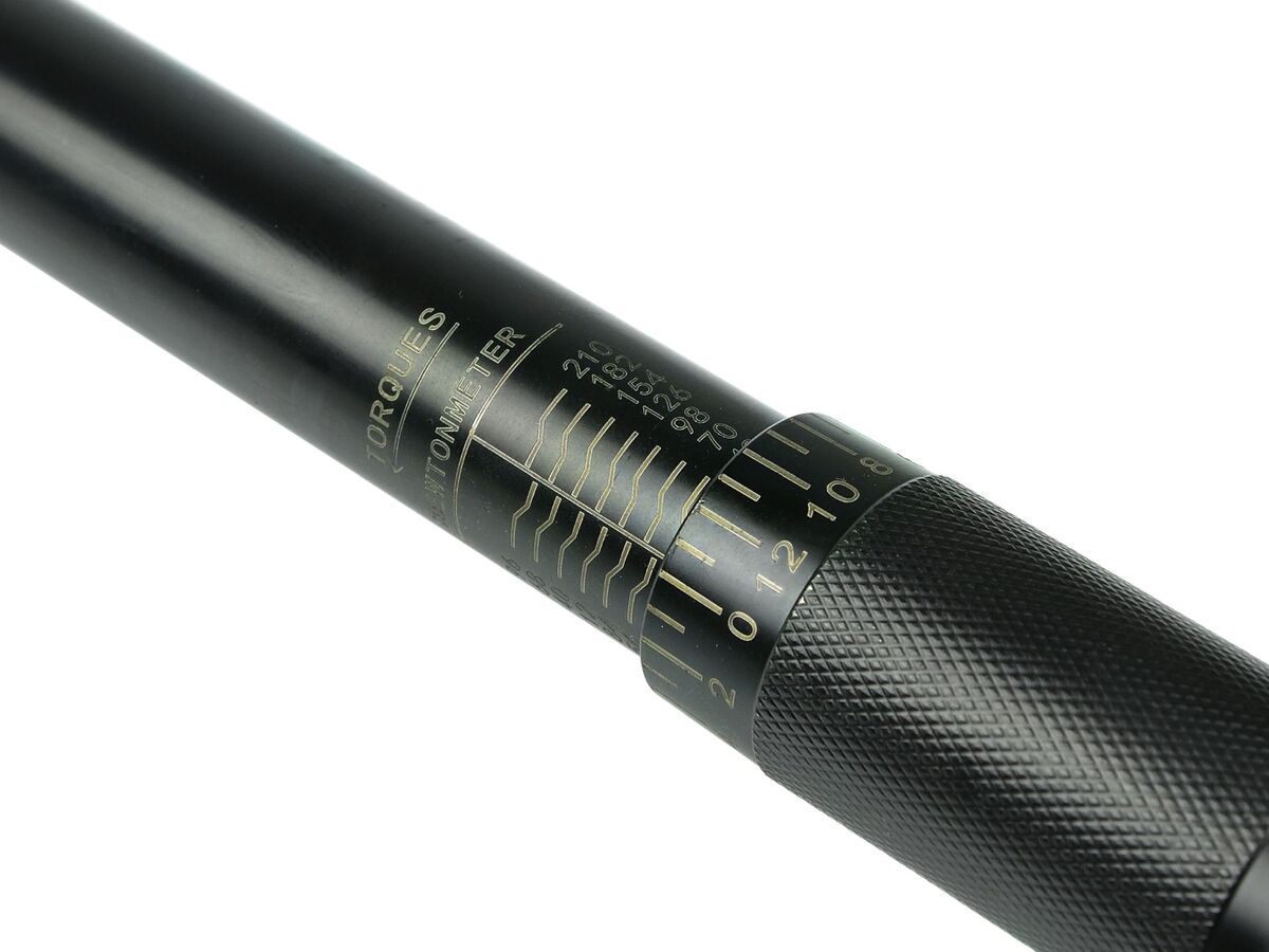 Cheie dinamometrica 1/2” 42 - 210Nm cu tubulare de protectie pentru jante Geko G10068 Cheie dinamometrica 1/2” 42 - 210Nm cu tubulare de protectie pentru jante Geko G10068