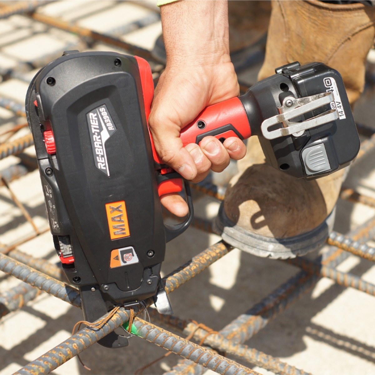 Masina de legat fier-beton 20 - 39mm MAX RB398S