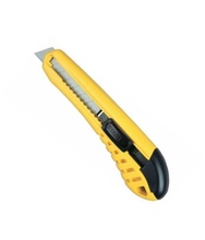 Cutter 0-10-280 cu lama retractabila + blocare automata 18mm Stanley  Cutter 0-10-280 cu lama retractabila + blocare automata 18mm Stanley